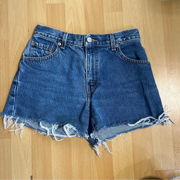 Levi's 550 Cutoffs Size 6 Denim Shorts Zip Fly - Picture 2 of 9